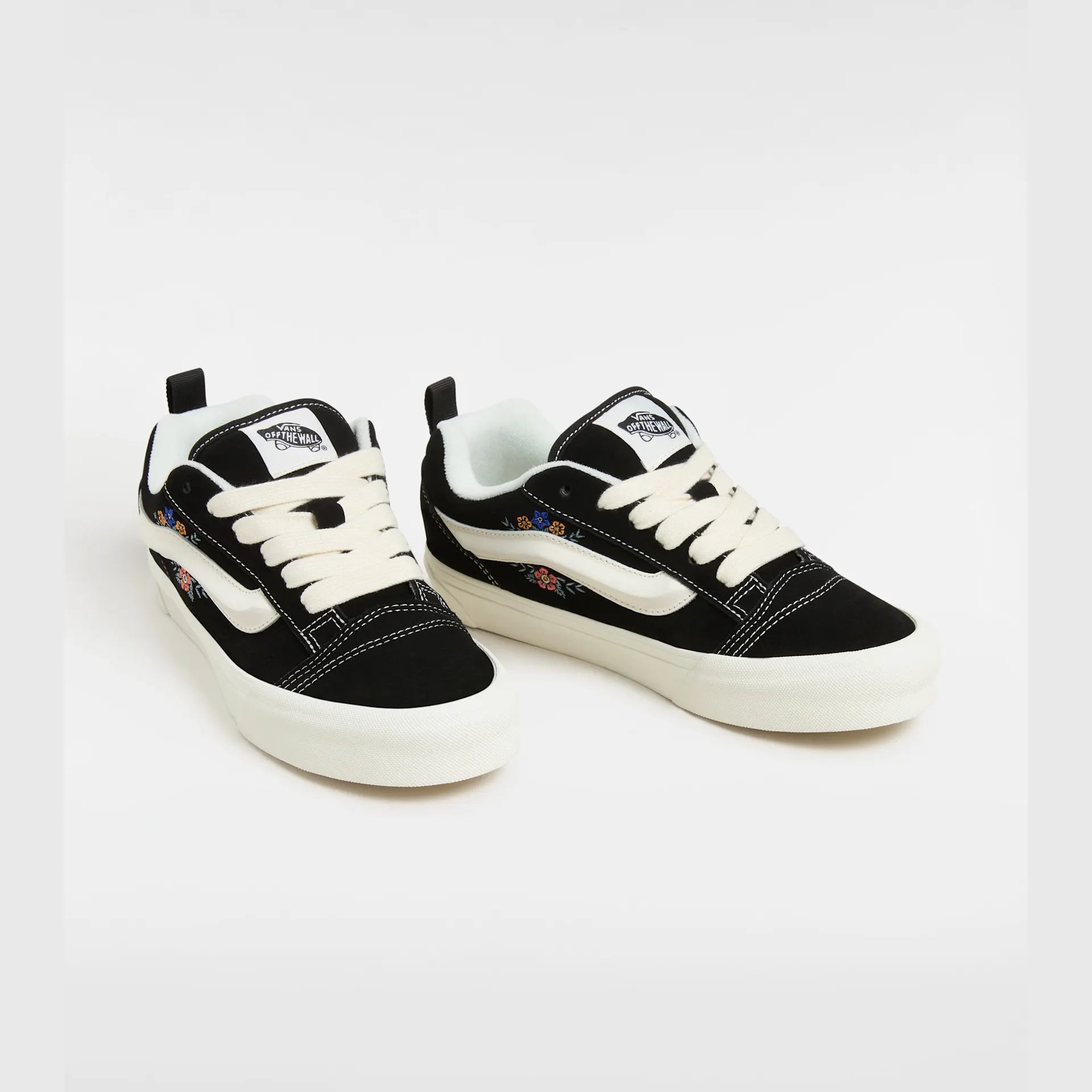 VANS Knu Skool BLACK FLORAL Cipő kép 2