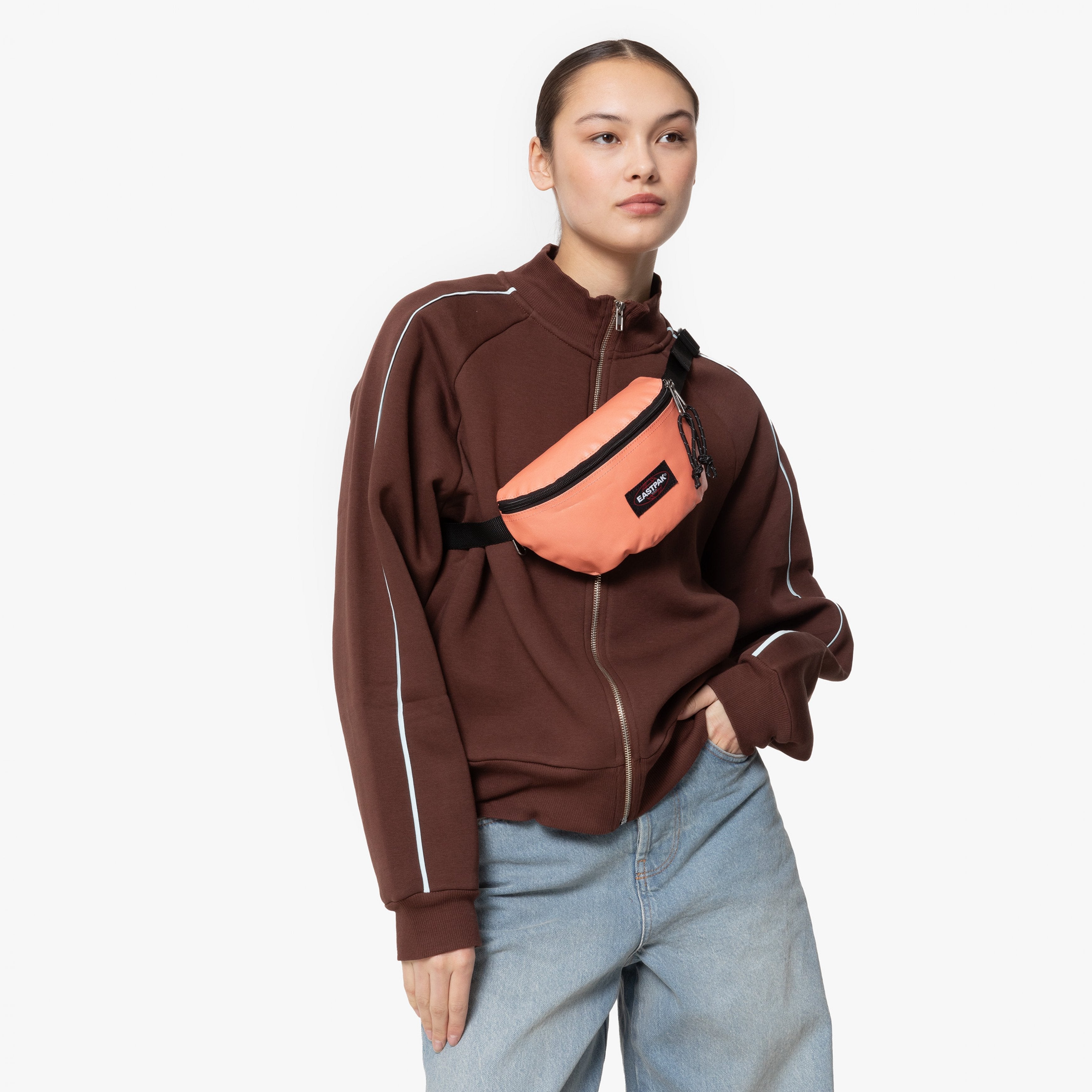 EASTPAK SPRINGER GLOSSY PEACH Övtáska EK0000745W21 - 1