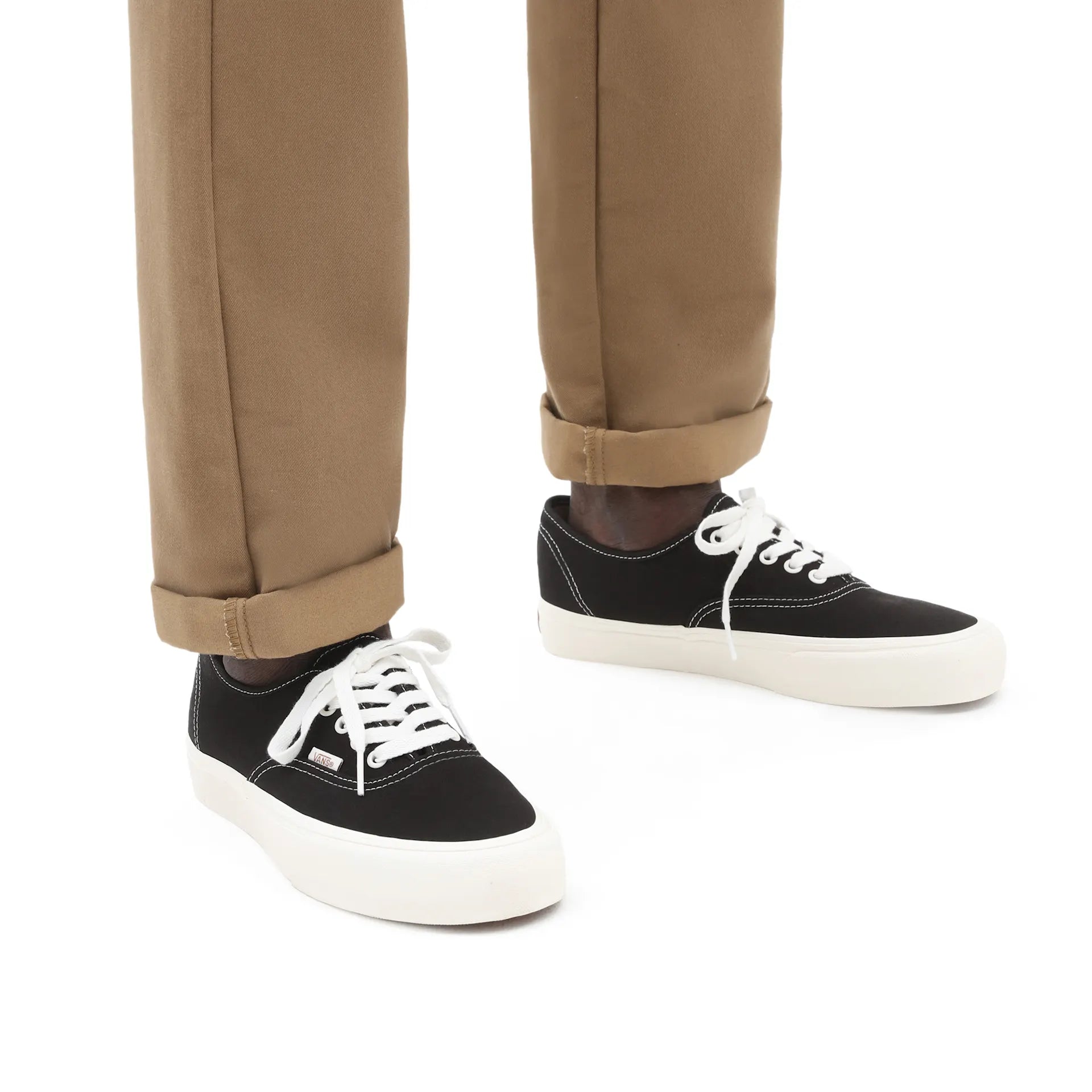 VANS UA Authentic VR3 BLACK/MARSHMALLOW kép 3