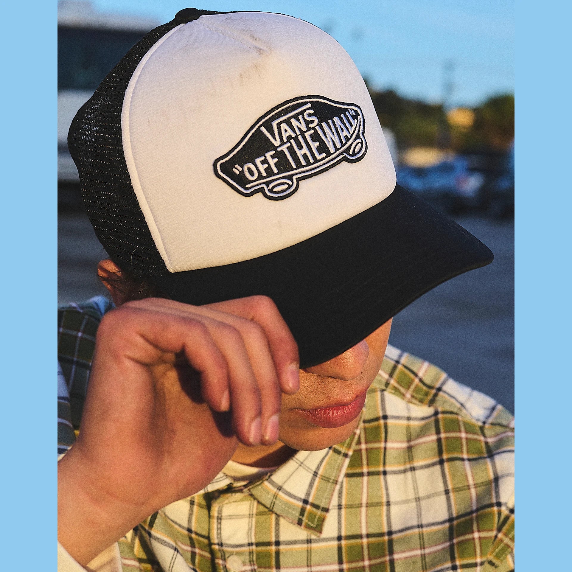VANS CLASSIC PATCH CURVED BILL TRUCKER Black/White kép 5