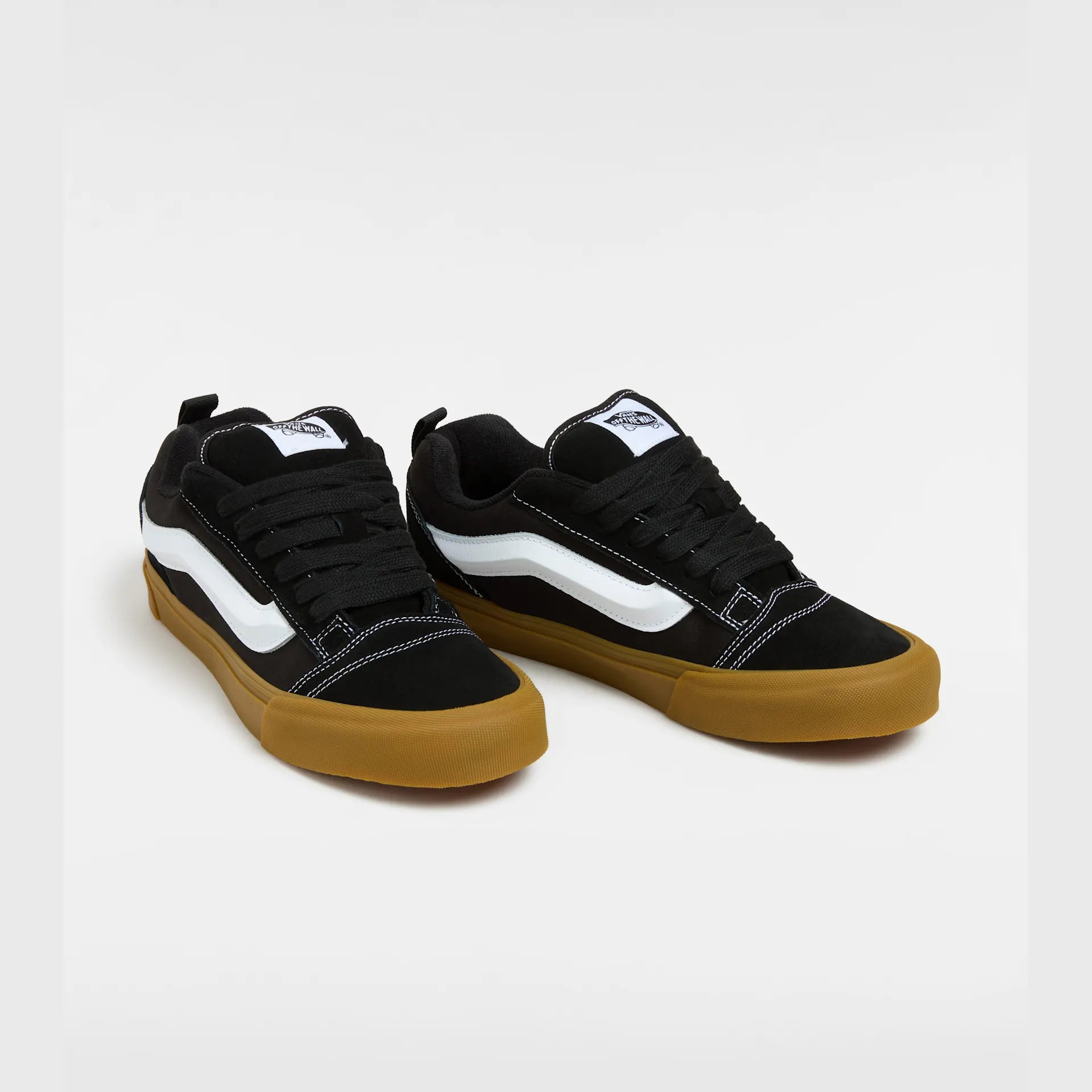 VANS Knu Skool BLACK/GUM Cipő kép 2