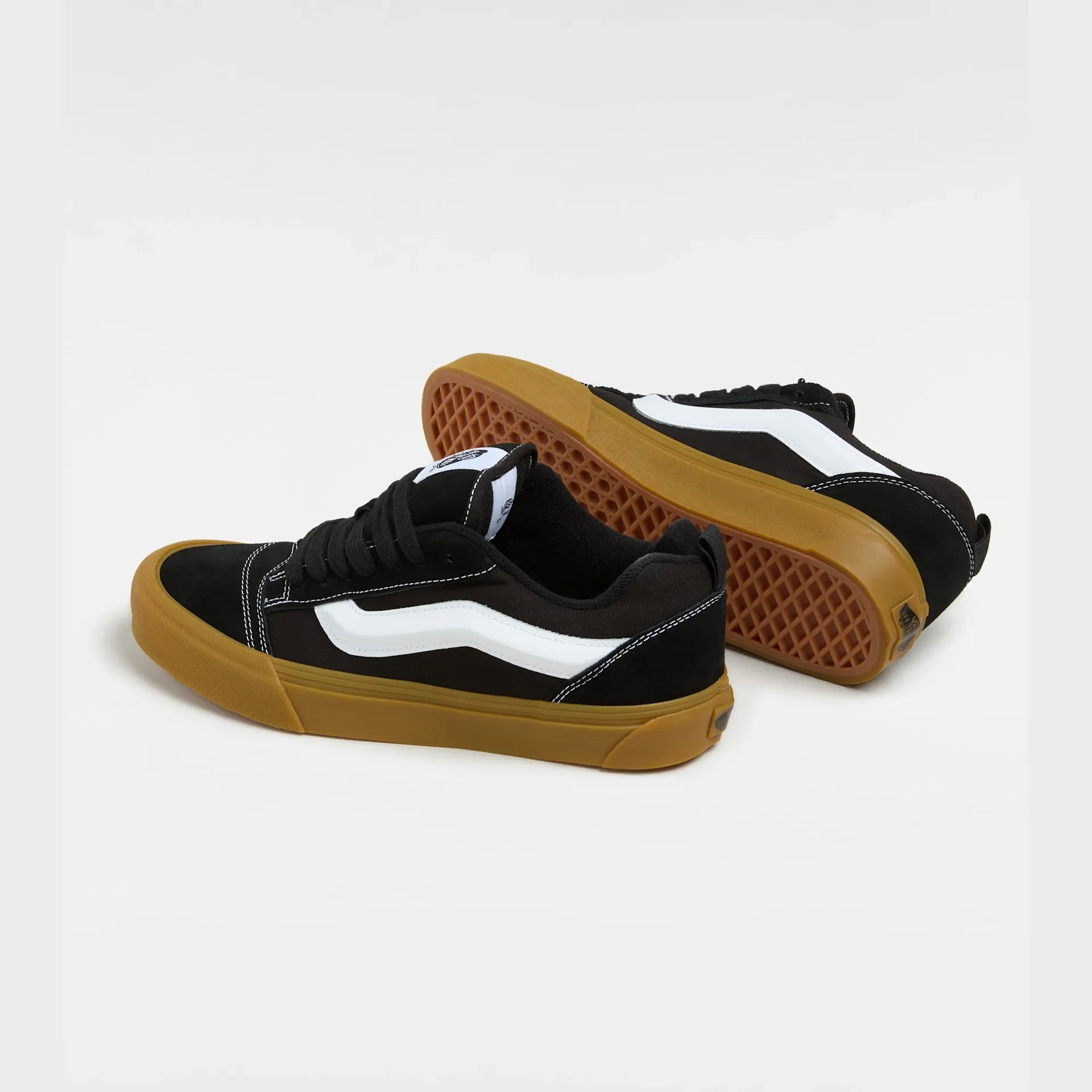 VANS Knu Skool BLACK/GUM Cipő kép 3