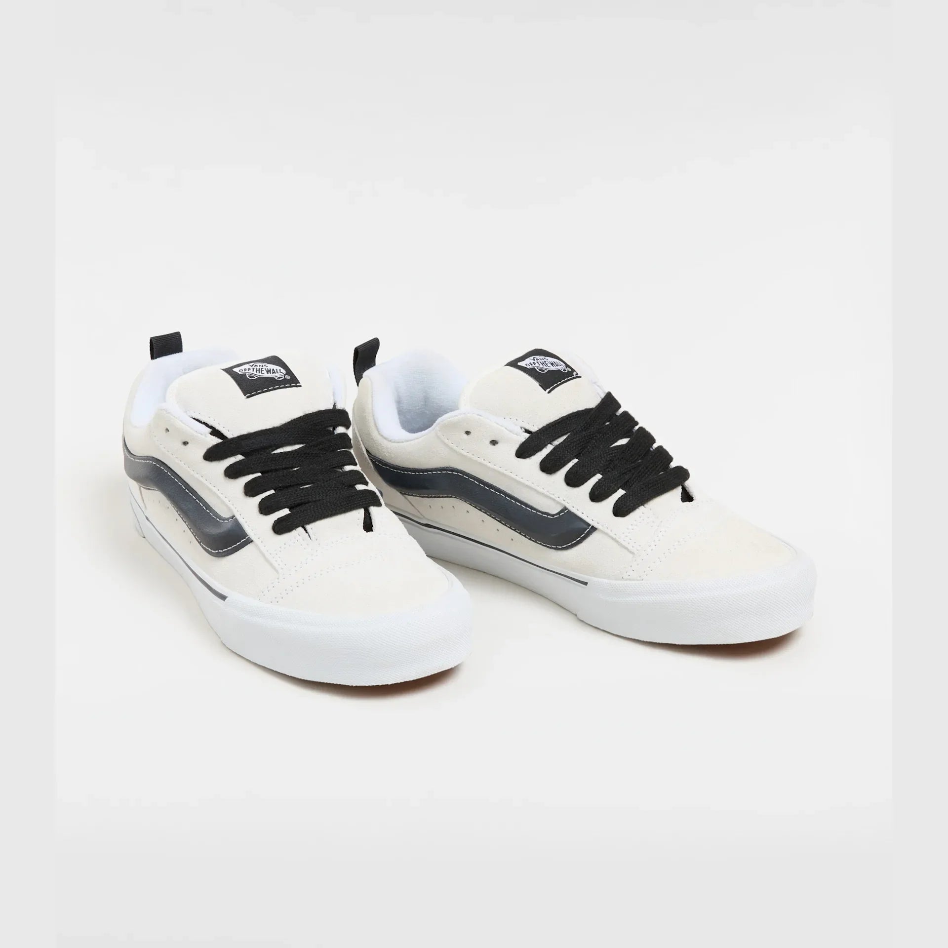 VANS Knu Skool SUEDE WHITE/BLACK Cipő kép 2