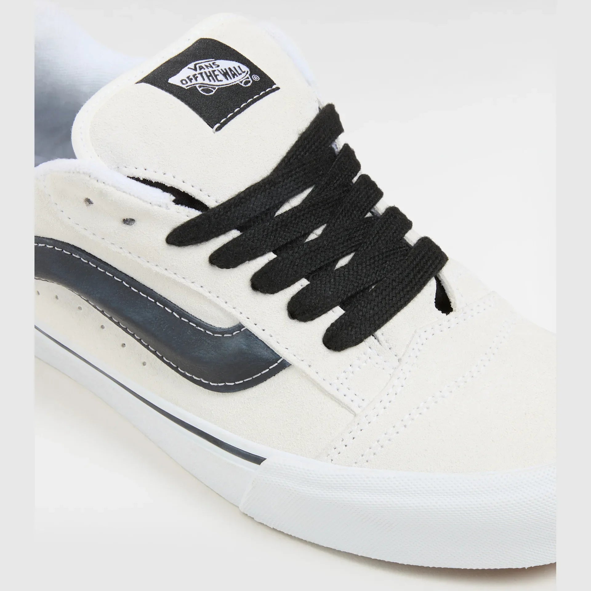 VANS Knu Skool SUEDE WHITE/BLACK Cipő kép 4