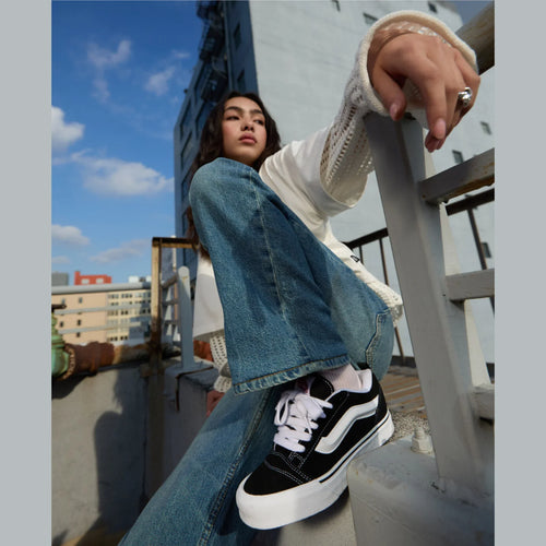 VANS Knu Stack Black/True White Cipő kép 2