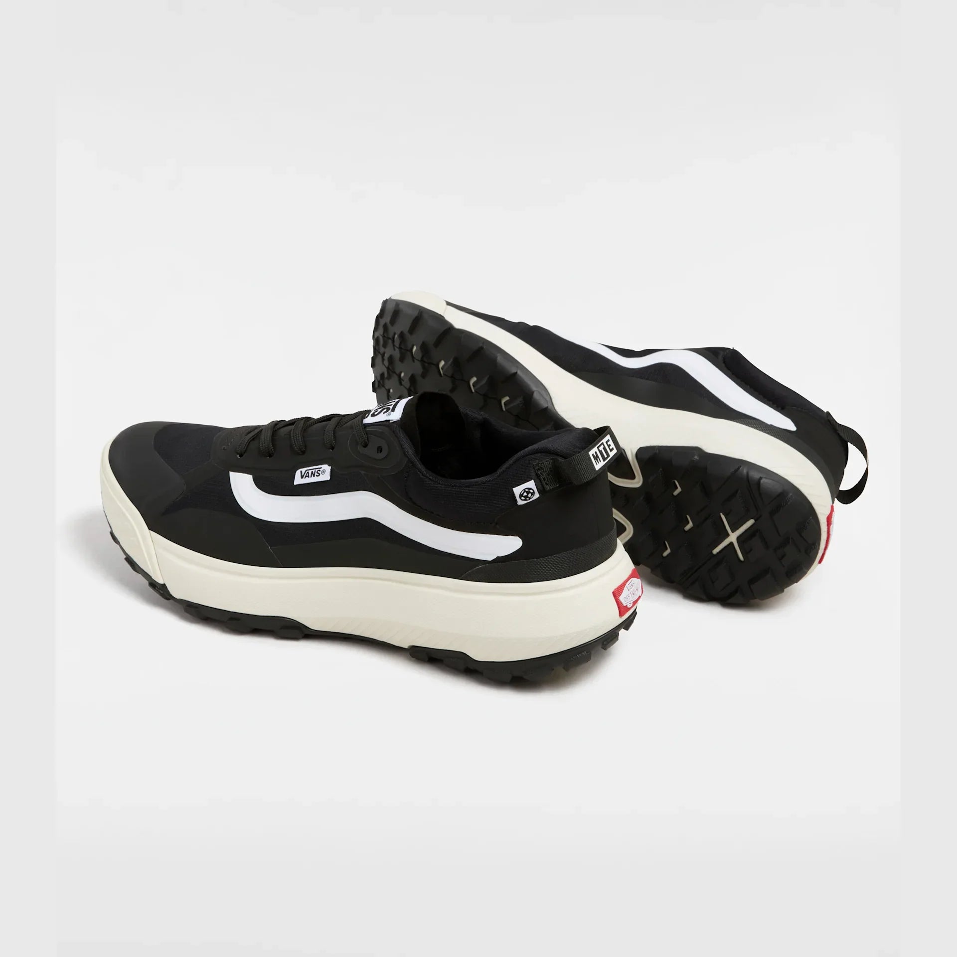 VANS MTE Crosspath BLACK/WHITE Cipő kép 3