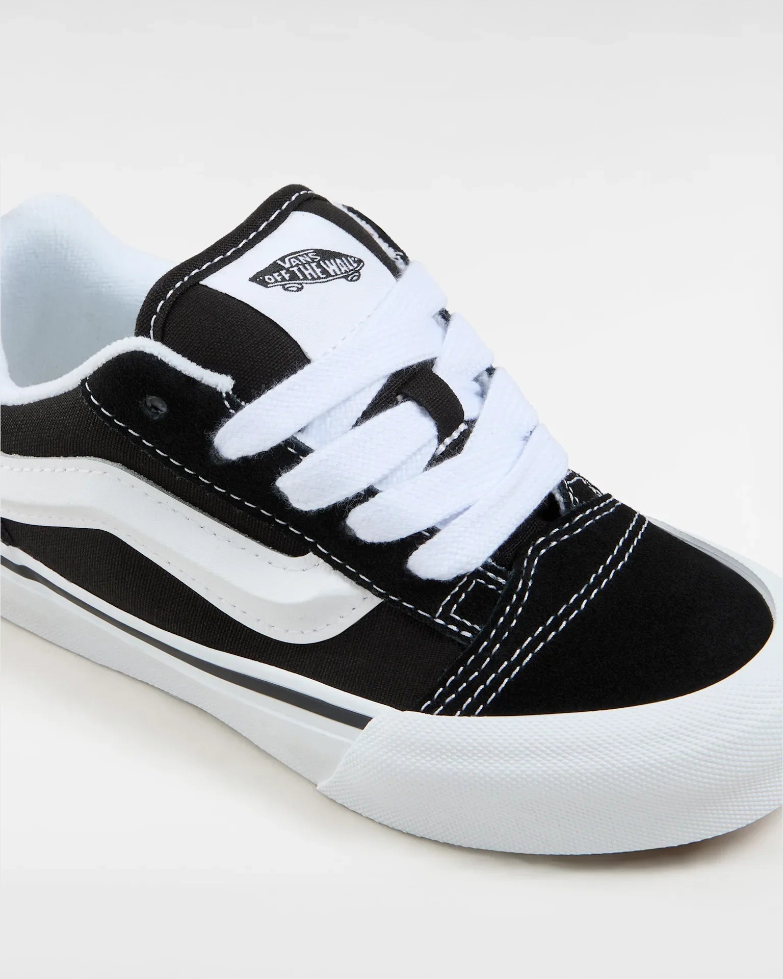 VANS Knu Skool BLACK/TRUE WHITE Cipő kép 4
