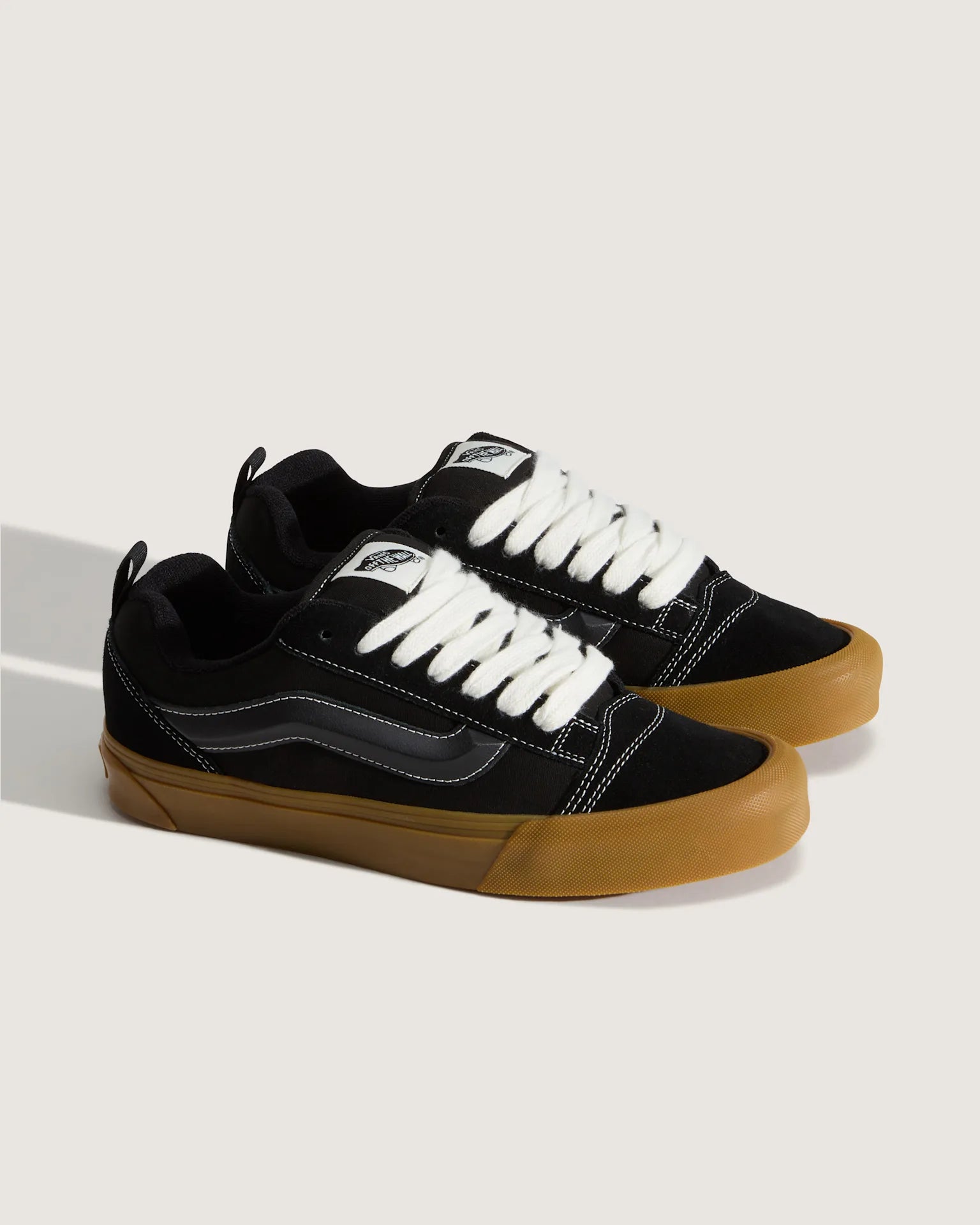 VANS Knu Skool GUM Black Cipő VN000D22CJI1 - 2