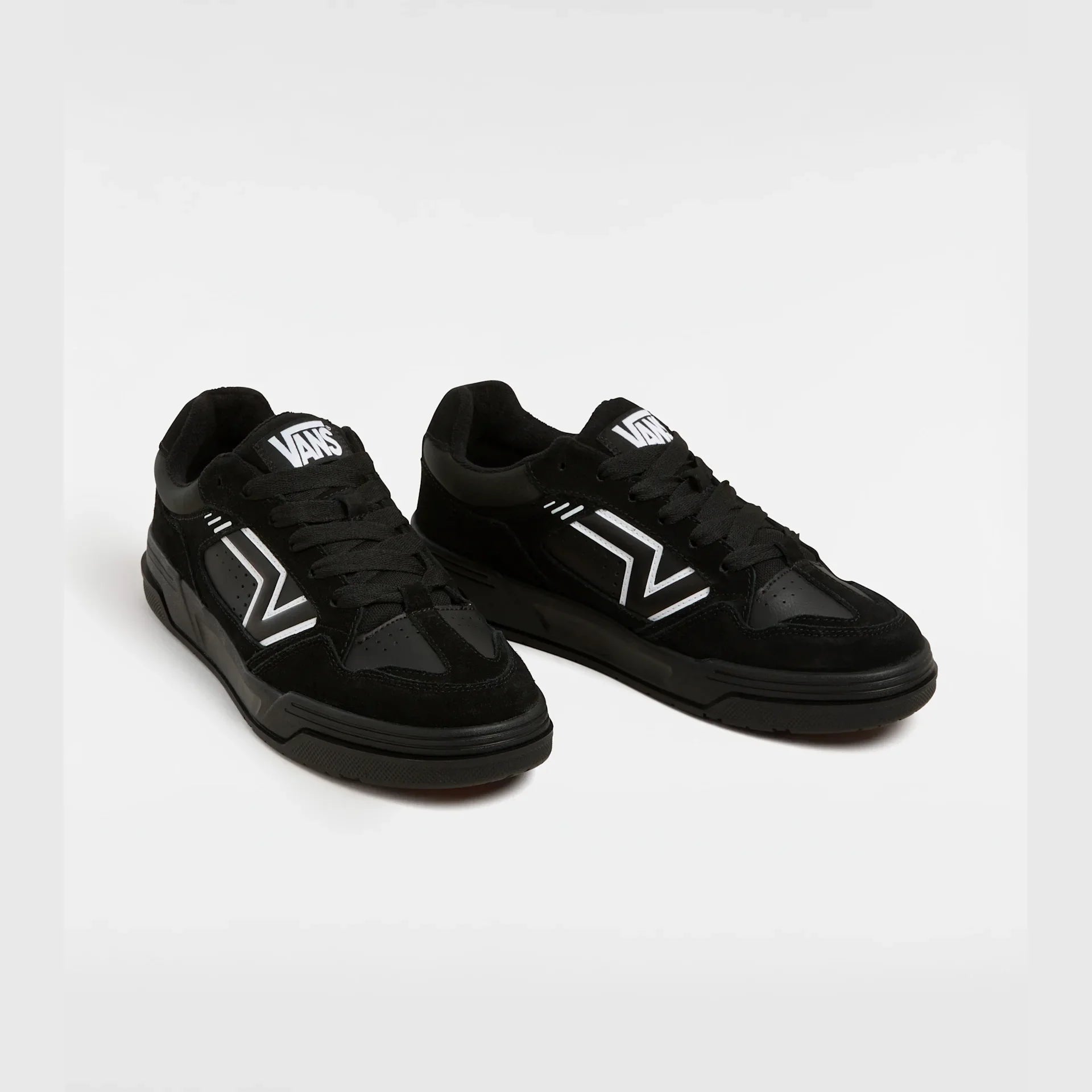 VANS Upland BLACK/BLACK/WHITE Cipő kép 2