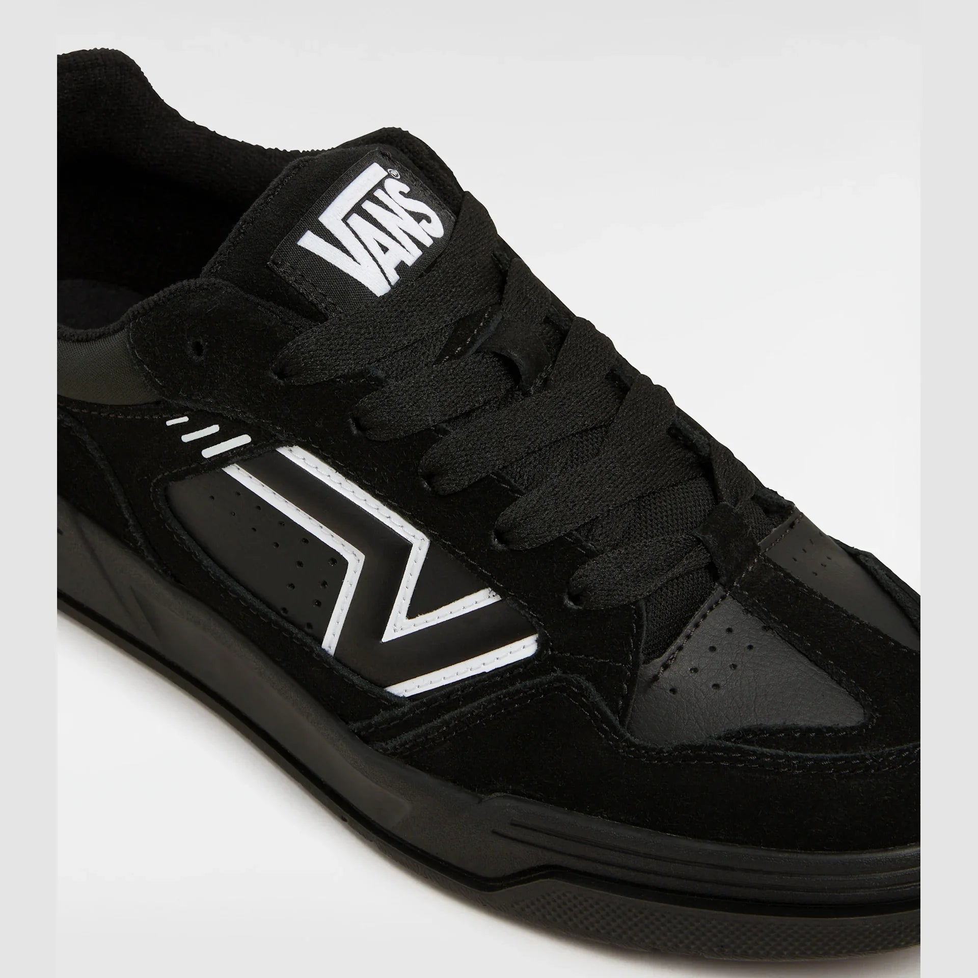 VANS Upland BLACK/BLACK/WHITE Cipő kép 4
