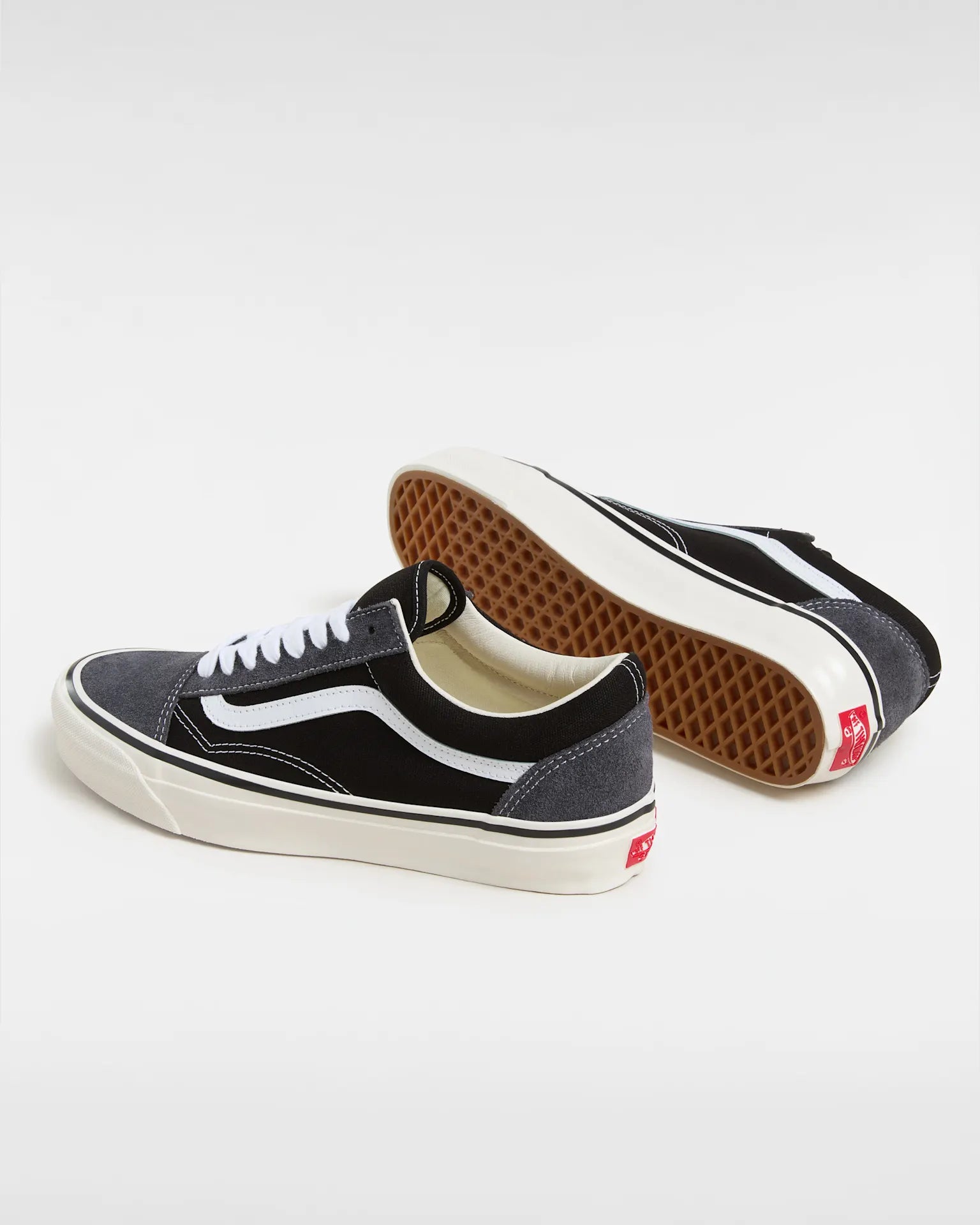 VANS LX Old Skool SUEDE GRAY/BLACK Cipő kép 4