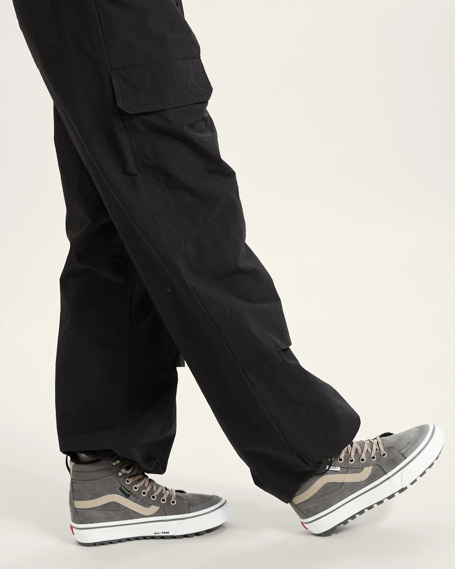 VANS Sk8-Hi Waterproof Insulat Grey/Grey Cipő VN000DAQ1MG1 - 5