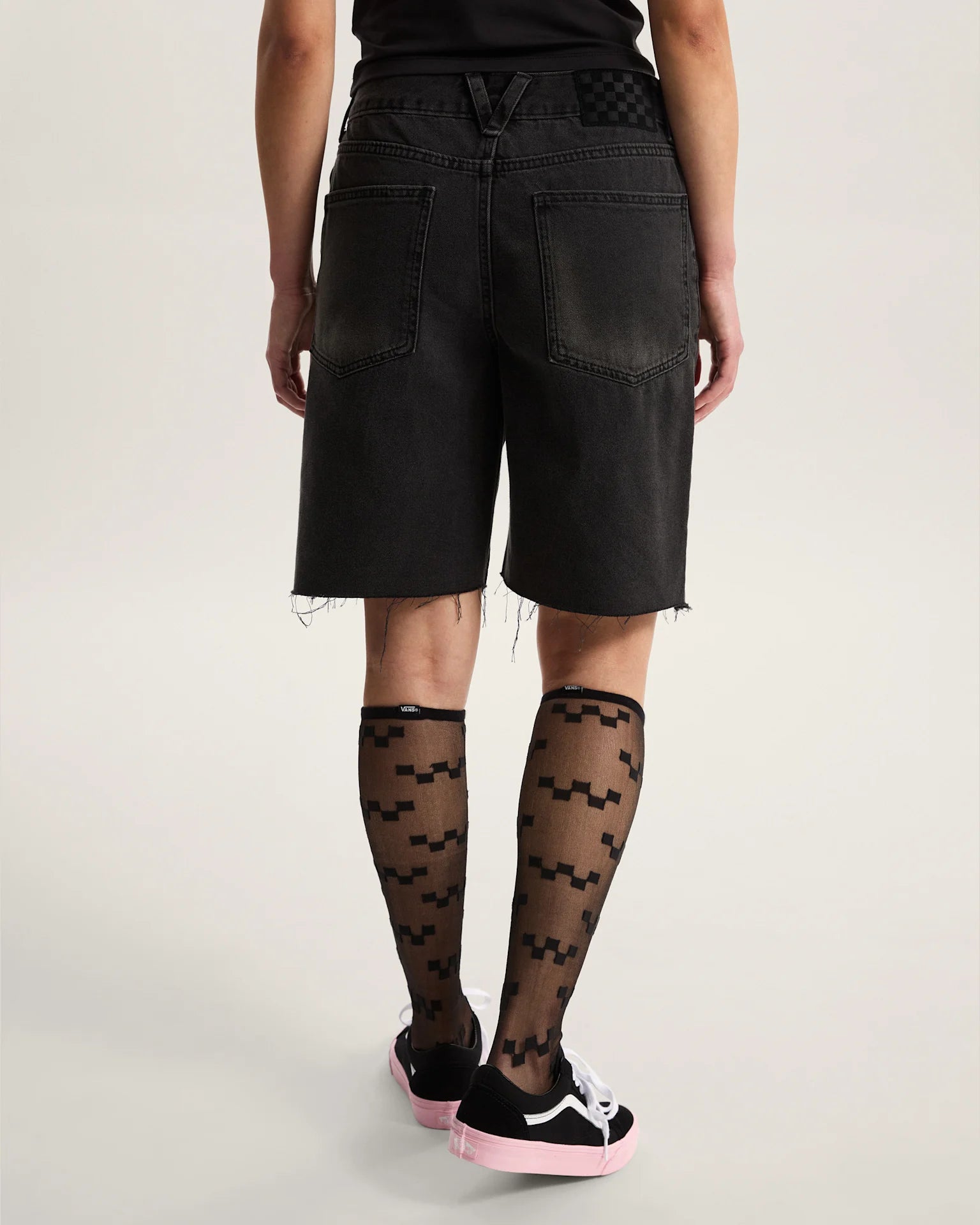 VANS Sirelle Cut-Off Jorts Washed Black Rövidnadrág VN000MBJEMQ1 - 4